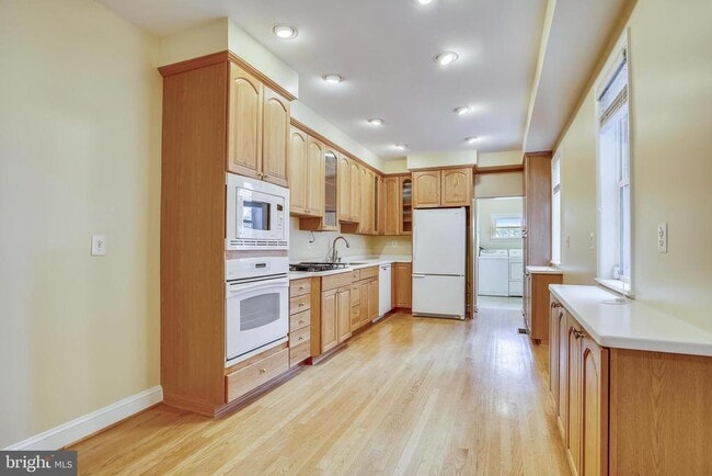 Building Photo - 119 N Peyton St