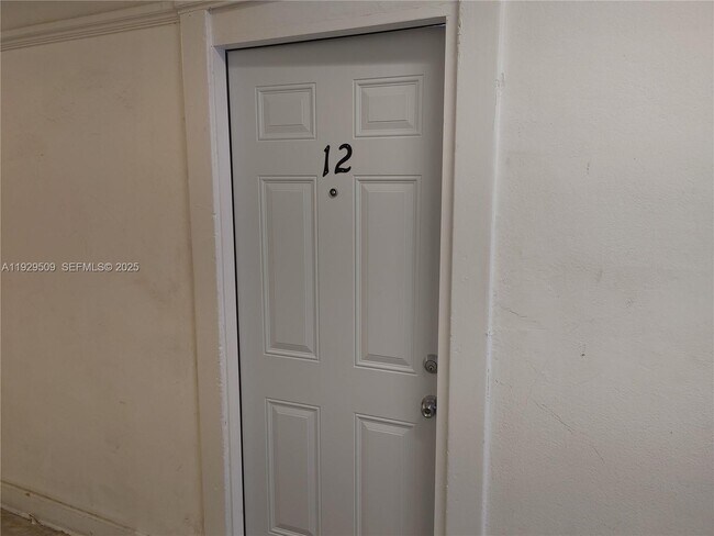 Building Photo - 1629 SW 6th St