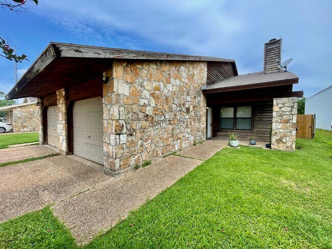 Primary Photo - 1303 Conway Dr