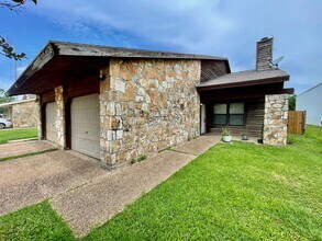 Building Photo - 1303 Conway Dr