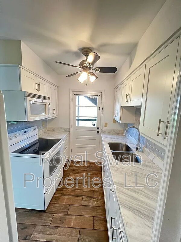 Building Photo - 1920 E Edgewood Dr