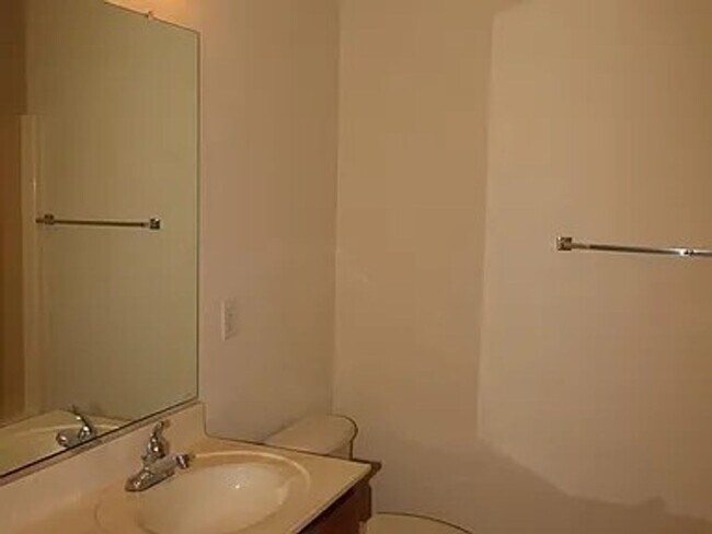 Building Photo - Charming 3-Bedroom Townhome in Prime Winst...