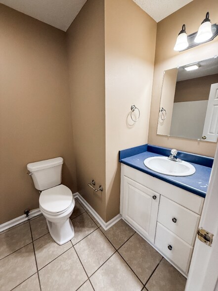 Building Photo - 304 Spring Creek Dr