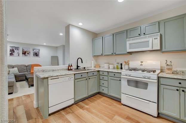 Building Photo - 9291 Hollander Ave