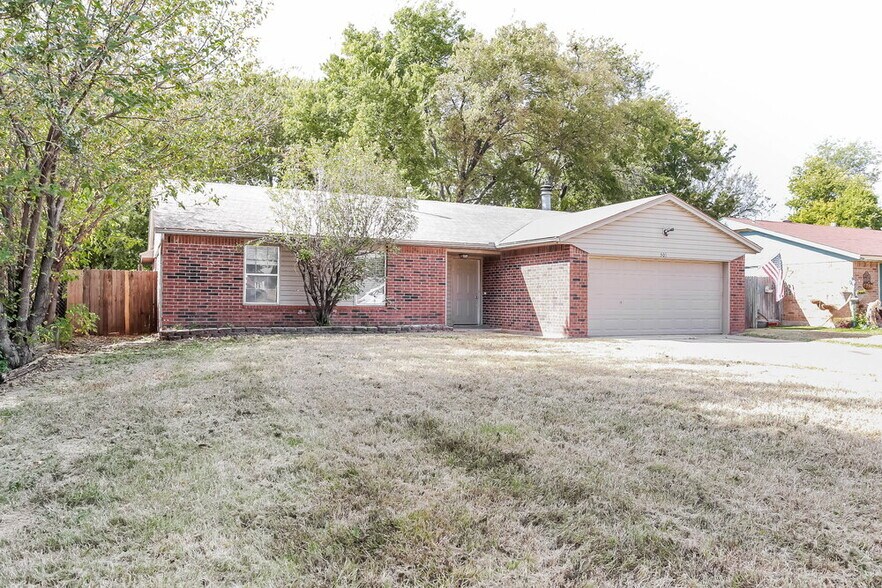Building Photo - 501 Ramblin Oaks Dr