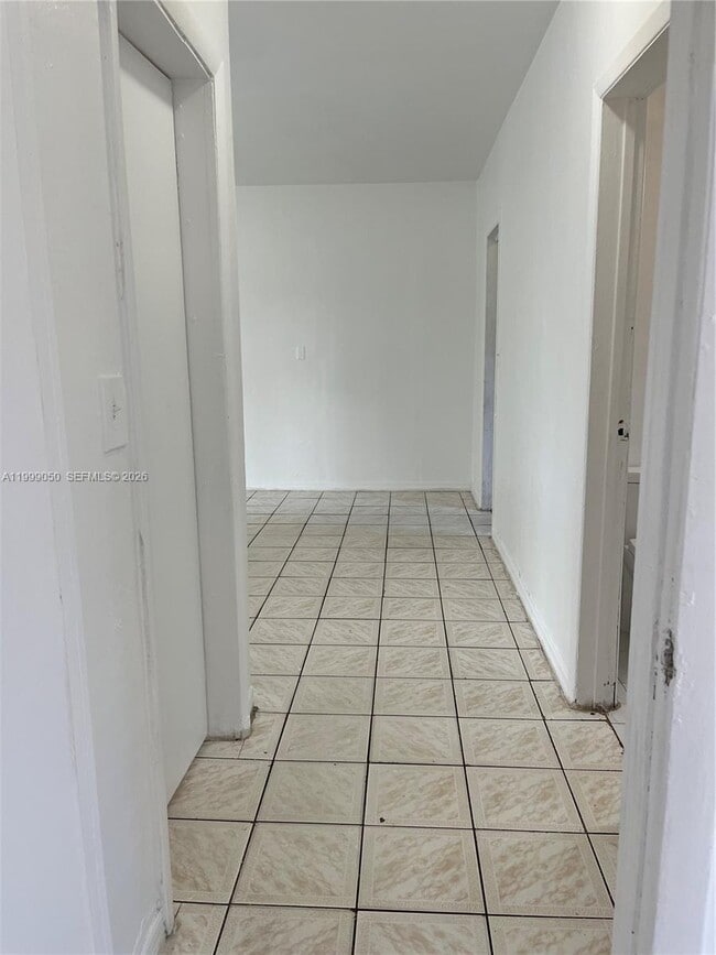 Building Photo - 14155 NE 14th Ave