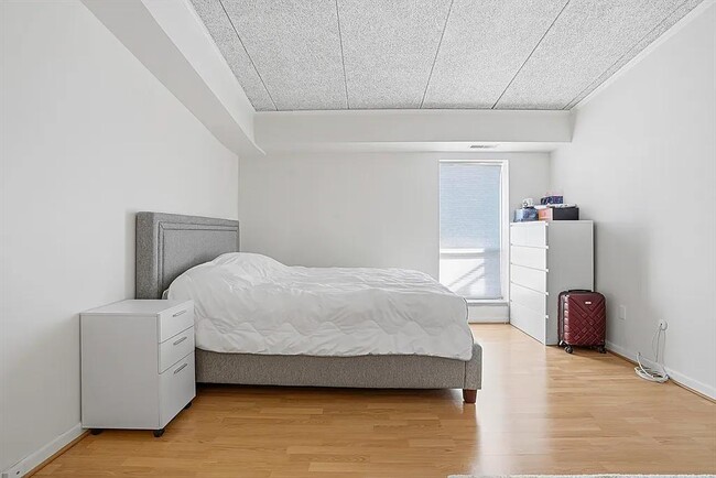 Building Photo - 57 Broadlawn Park