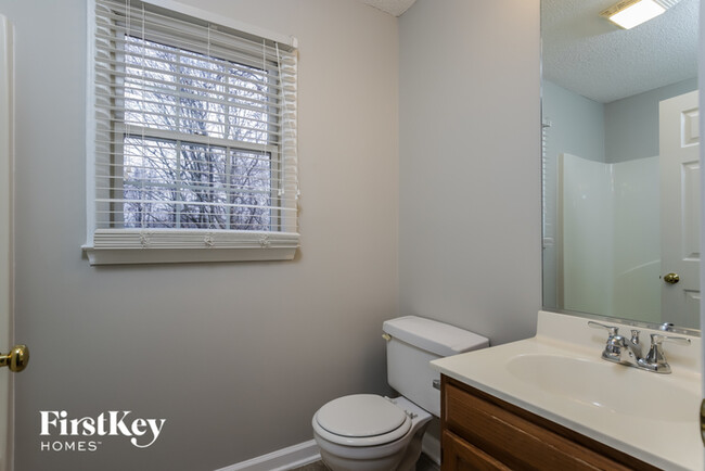 Building Photo - 120 Crestway Ct