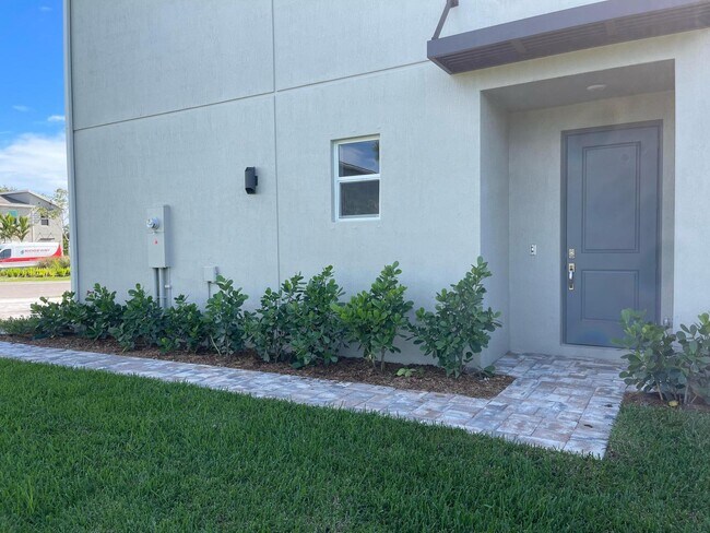 Building Photo - 8542 Via Mar Rosso