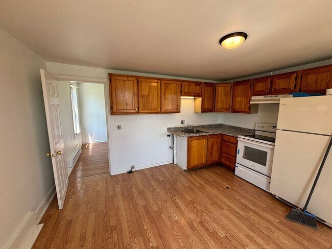 Primary Photo - 123 College Ave