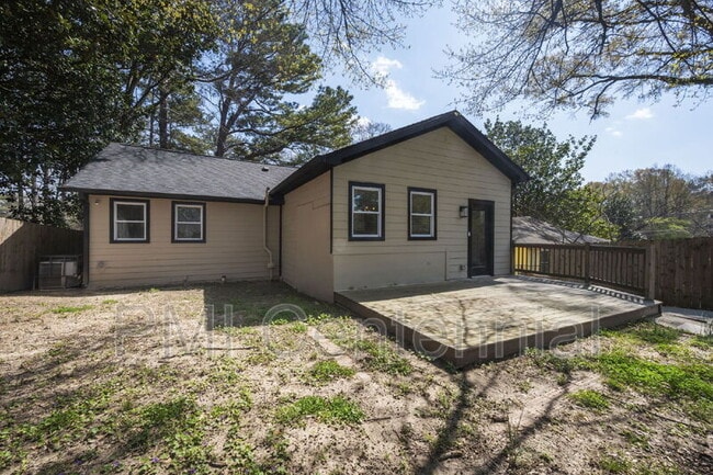 Building Photo - 562 Gary Rd NW