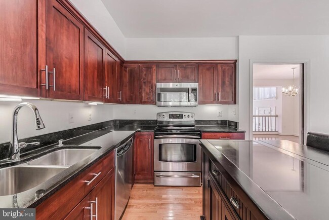 Building Photo - 1443 Hampton Hill Cir
