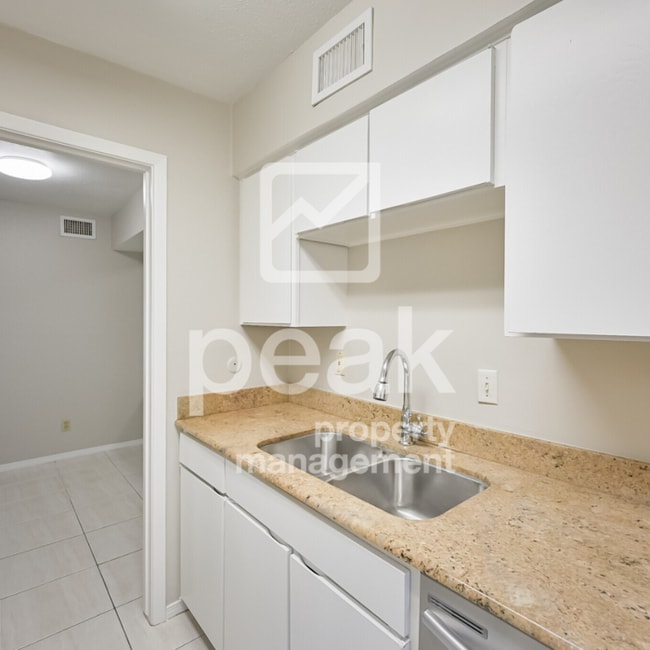 Building Photo - $1099! Updated 1-Bedroom Condo Near Pool. ...