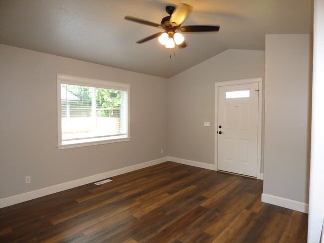 Building Photo - 3576-3578 Fisher Ct NE Salem, OR 97305