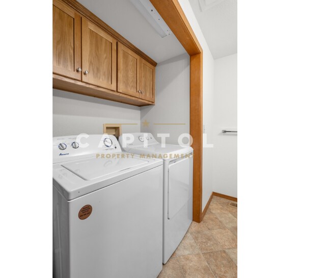 Building Photo - 1402 5th Ave SW