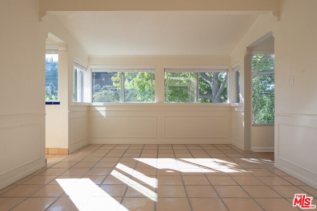 Building Photo - 2401 Meadow Valley Terrace