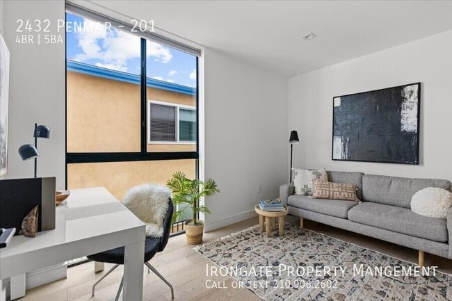 Building Photo - 2432 Penmar-201