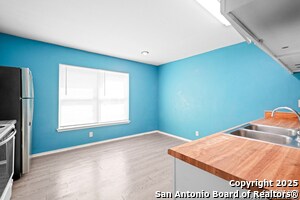 Building Photo - 5827 Sun Bay