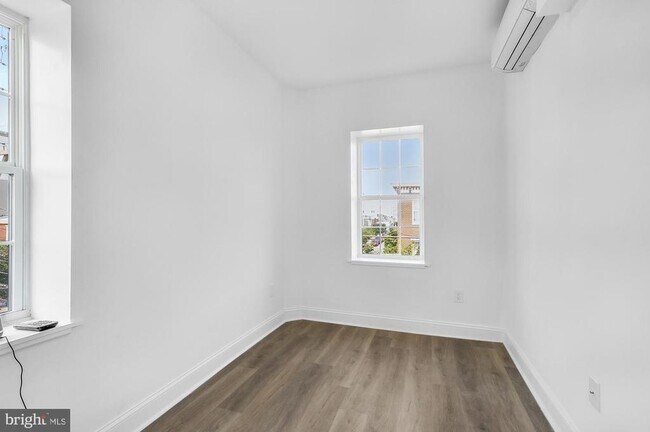 Building Photo - 2046 E Huntingdon St
