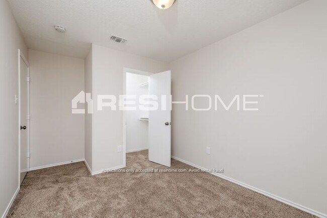 Building Photo - "Welcome Home! Get 1 month FREE RENT when ...