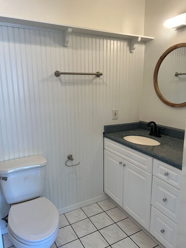 Building Photo - Cabrini 2 bedroom townhome