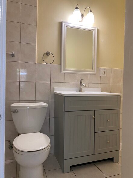 Building Photo - 1160 N Raymond Ave