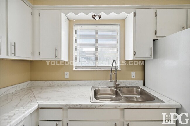 Building Photo - 1584 Colorado St