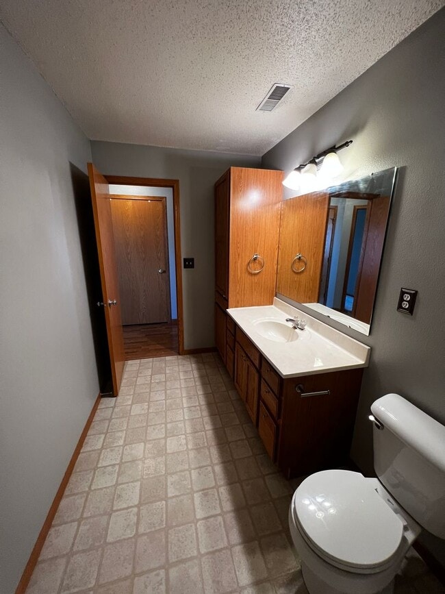 Building Photo - Adorable 2 Bedroom 2 Bath unit in the heart of North Liberty, IA!