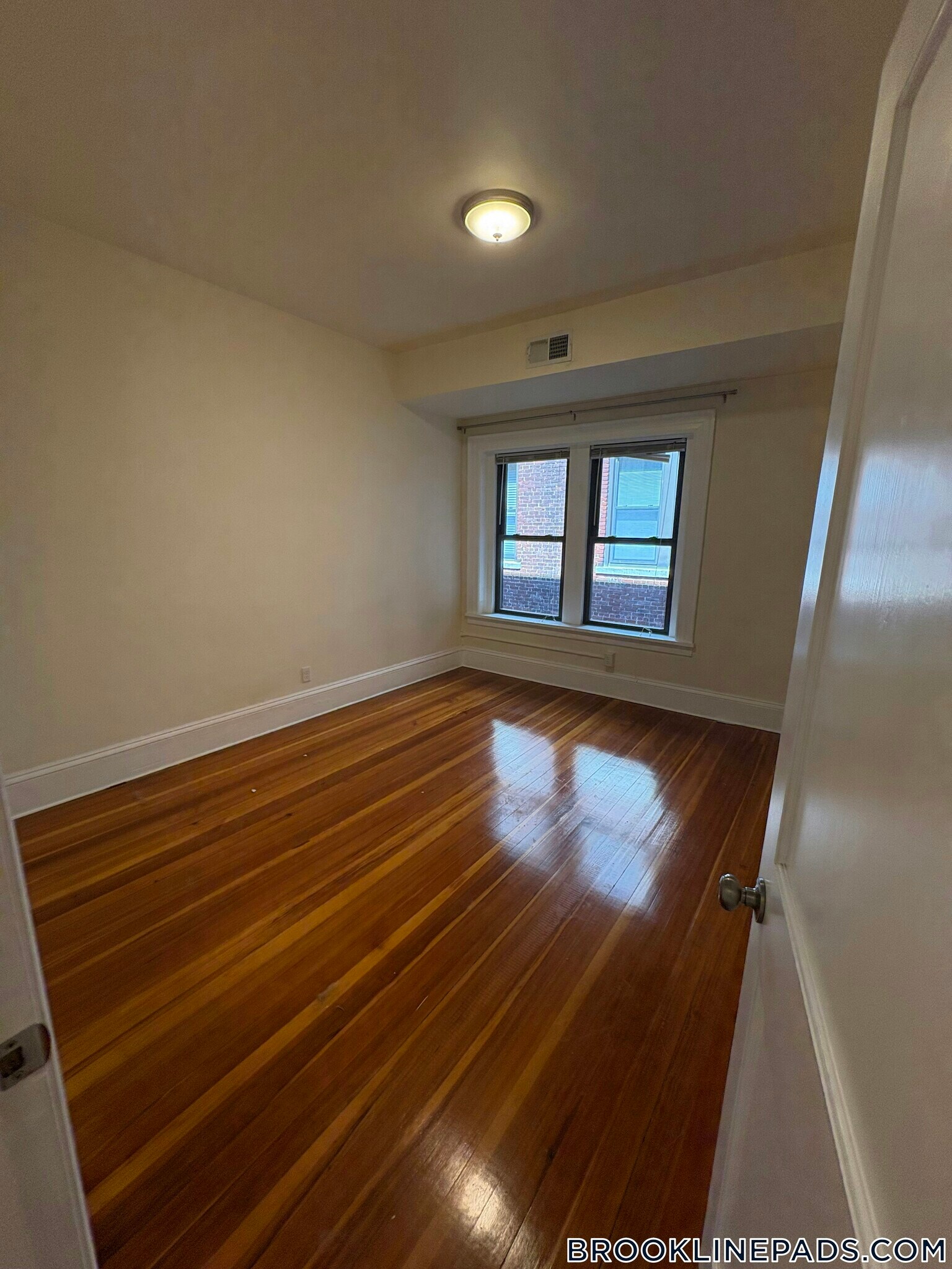 Building Photo - 1463 Beacon St