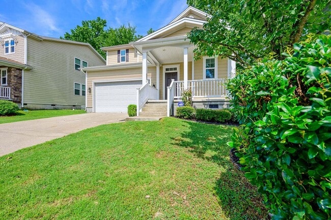 Building Photo - 3 Bedroom Open Concept with Enough Room fo...