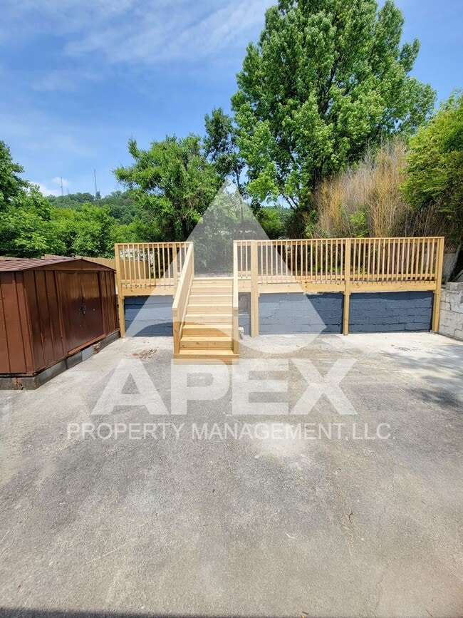 Building Photo - Renovated - 3 Bd 1 Ba Single Family home i...