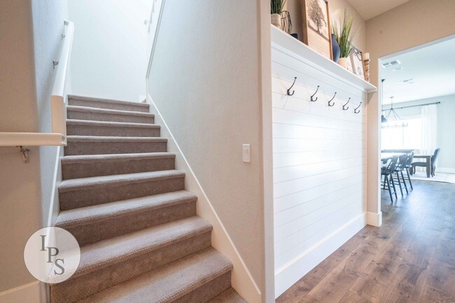 Building Photo - Madera Tesoro Viejo - Beautiful Hillside Village 2-Story Home, 4BR/3BA, SOLAR, Community Pool + L...