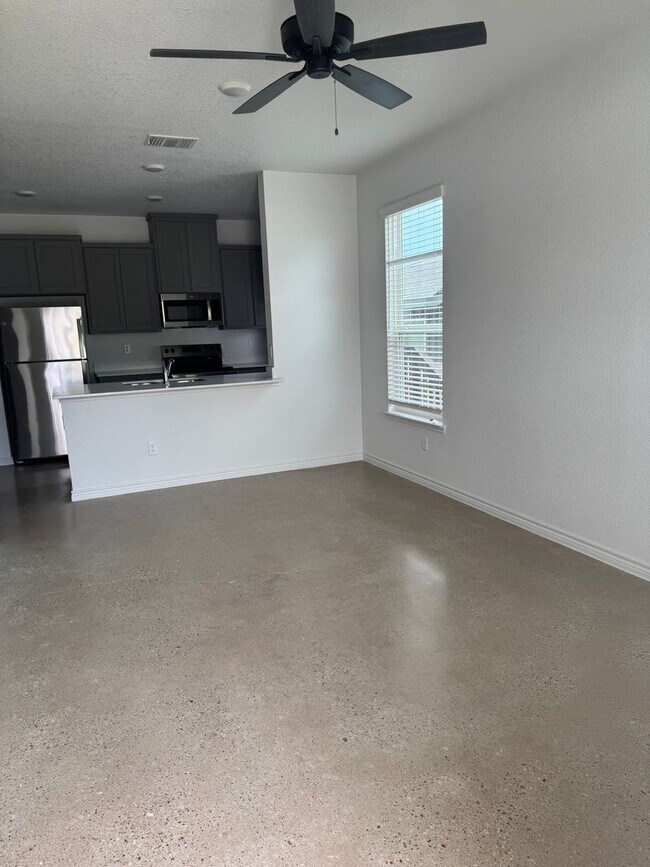 Building Photo - 2313 Ocean Dr