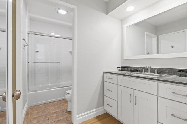 Building Photo - Recently renovated 3-bedroom 3 bath Laguna...