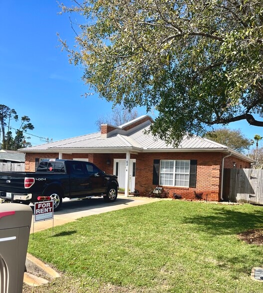 Building Photo - 6214 E Azalea Ave