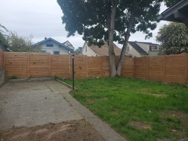 Building Photo - Rent Ready For New Tenants!! 1 Bed, 1 Bath...
