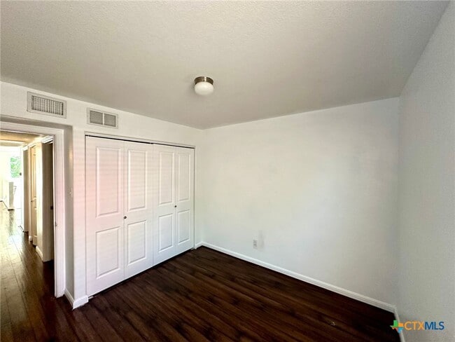 Building Photo - 135 Rush Haven