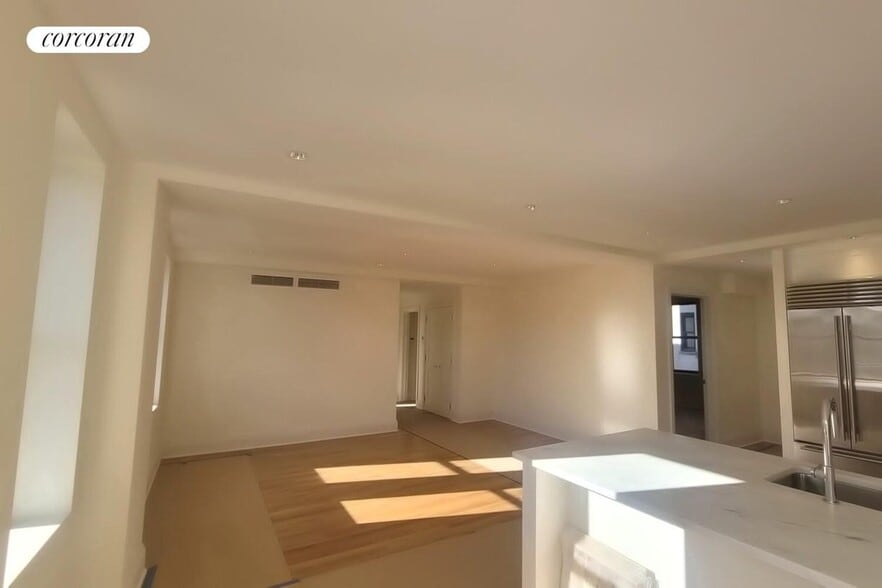 Building Photo - 45 W 81st St