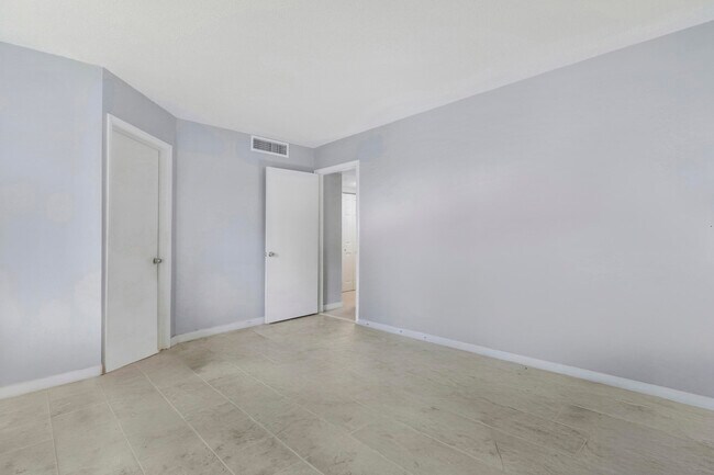 Building Photo - 150 Pineview Rd