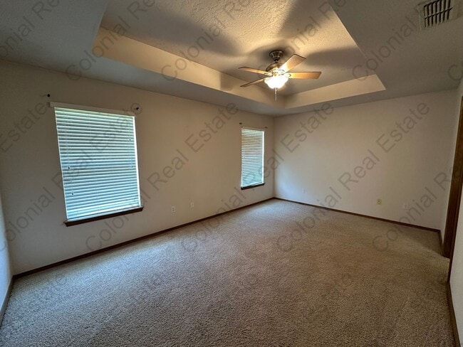 Building Photo - Spacious and nicely located on a cul-de-sac street 3 bedroom 2 bathroom home for rent.