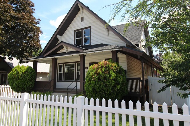 Building Photo - 1306 E Montgomery Ave