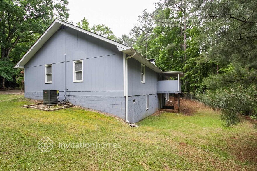 Building Photo - 249 Busbin Rd