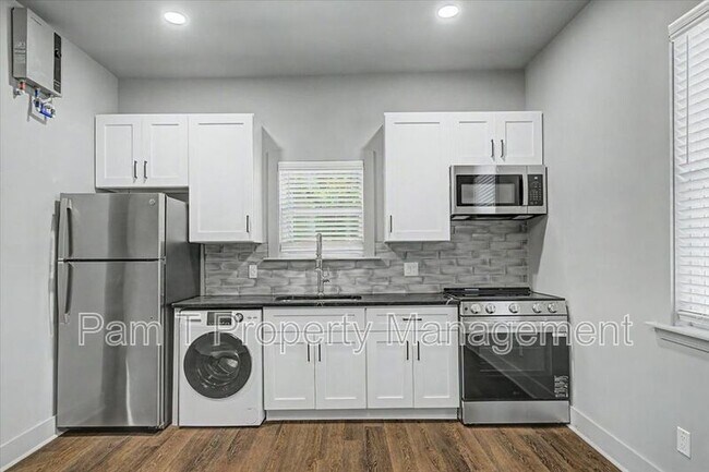 Building Photo - 638 E 37th St
