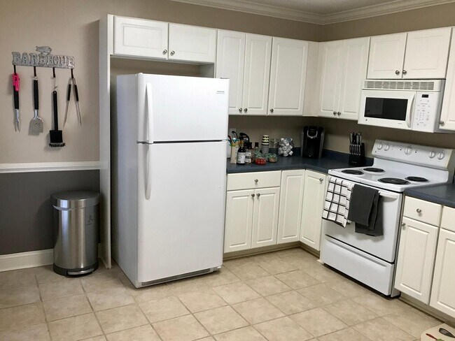 Building Photo - 304 Weeping Willow Dr