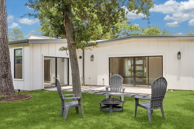 Building Photo - 10159 Brinwood Dr