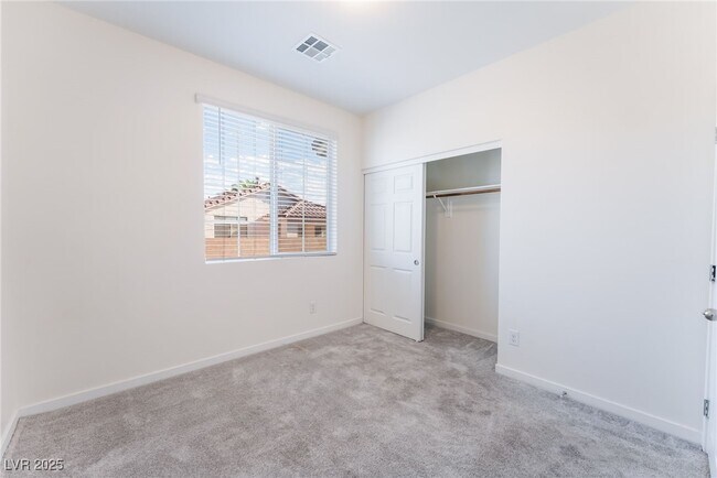 Building Photo - 5730 Sky Pointe Dr