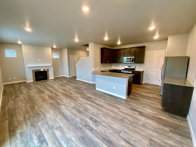 Building Photo - 914 Burwood St SE