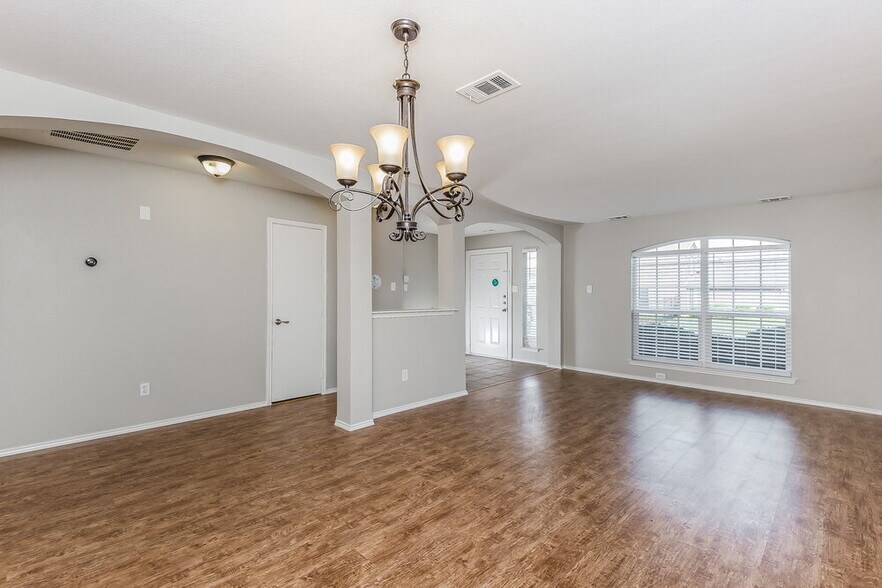 Building Photo - 305 Windy Hill Ln