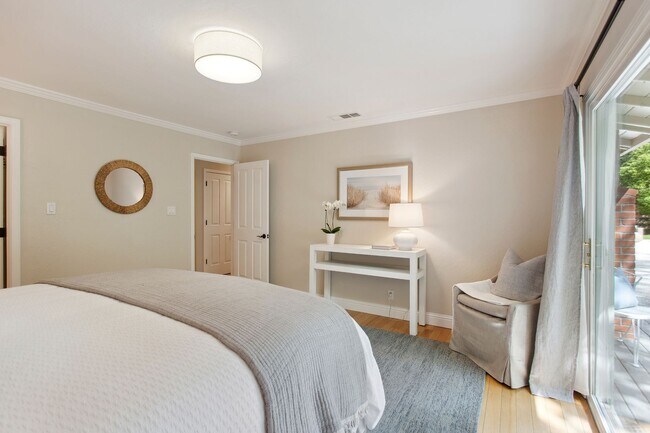Building Photo - Updated 3 bedroom + office & pool, single ...