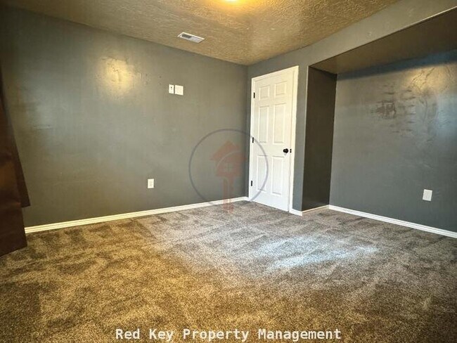 Building Photo - 770 N Single Family Home